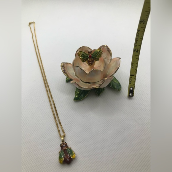 Lotus Flower with Bee Trinket Box - Picture 9 of 9